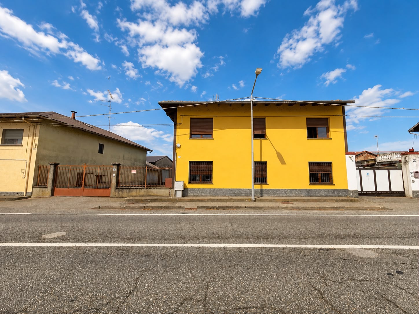 Oldenico – Casa libera su tre lati con ampio giardino